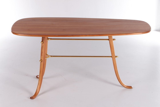 Image 1 of Vintage Salontafel met 3 poten en messing details Scandinavie.