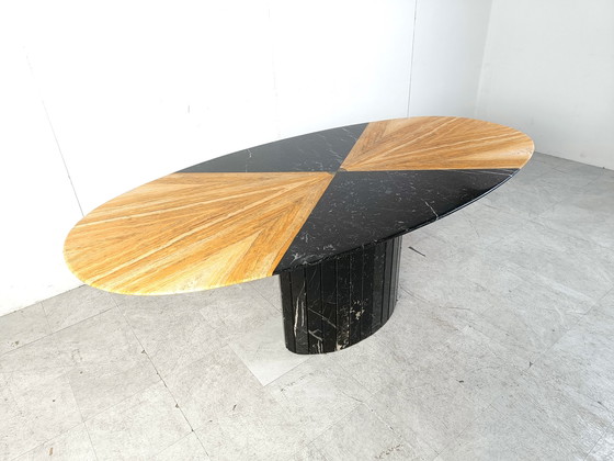 Image 1 of Vintage ovale eettafel van zwart marmer en onyx