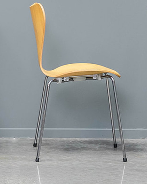 Fritz Hansen Serie 7 "vlinder" stoel