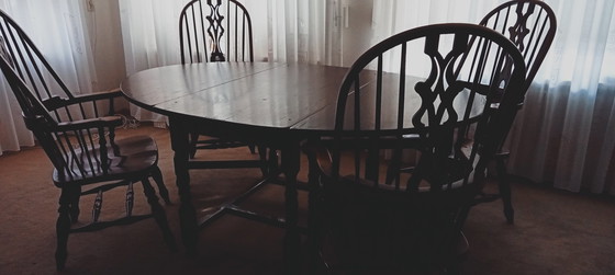 Image 1 of Authentiek Antiek Farmerhouse Ovaal Gateleg Tafel Met 4 Windsor Armstoelen