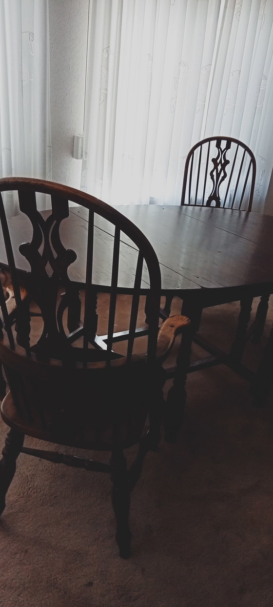 Image 1 of Authentiek Antiek Farmerhouse Ovaal Gateleg Tafel Met 4 Windsor Armstoelen