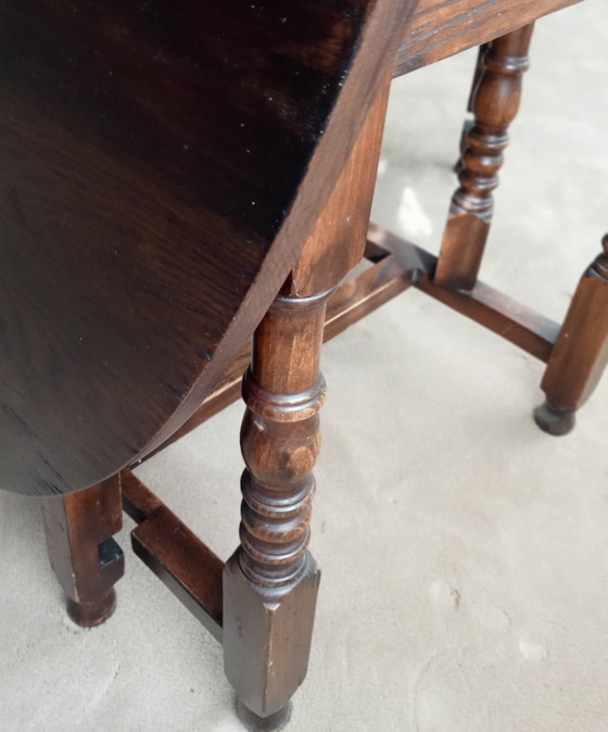 Image 1 of Authentiek Antiek Farmerhouse Ovaal Gateleg Tafel Met 4 Windsor Armstoelen