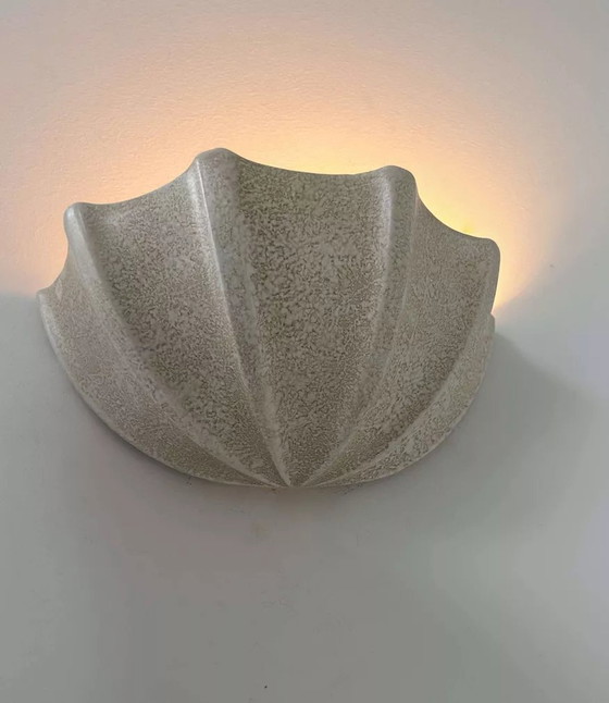Image 1 of Vintage schelp wandlamp porselein, gespikkeld beige, Frankrijk 1960