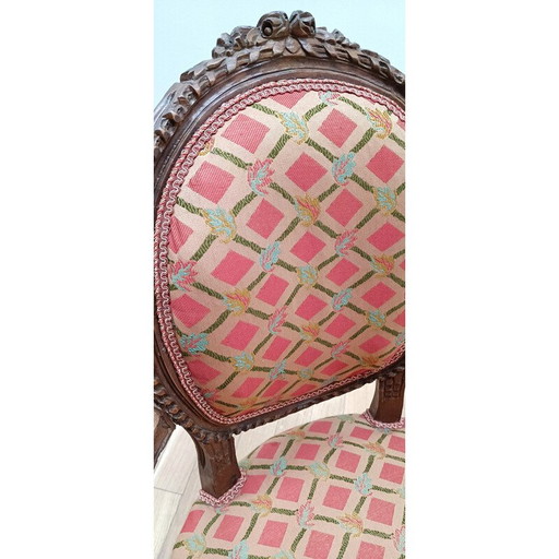 Vintage medaillon fauteuil in donker en gebeeldhouwd hout