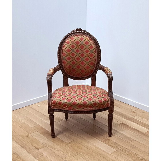 Image 1 of Vintage medaillon fauteuil in donker en gebeeldhouwd hout