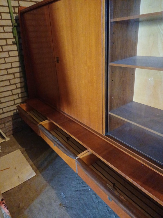 Image 1 of Midcentury wandkast met glazen schuifdeuren