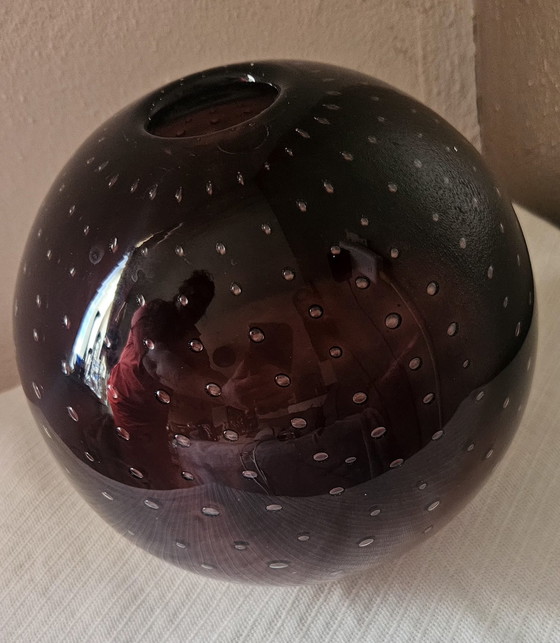 Image 1 of Bolvormige Paarse Vaas met Gecontroleerde Bubbels Bullicante