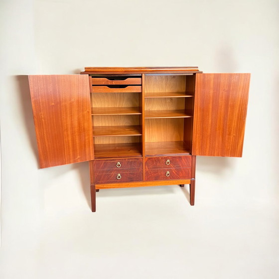 Image 1 of Deens buffet gemaakt van mahonie met messing applicaties ca. jaren 20 tot 40. 4 laden en 2 kastdeuren - Top-Vintage-Z