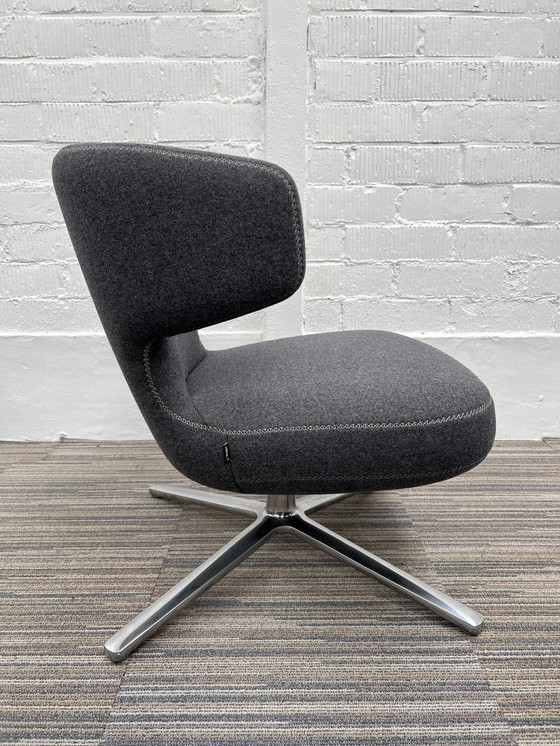 Image 1 of 1X Vitra Petit Repos fauteuil