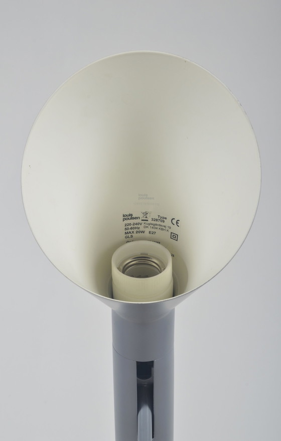 Image 1 of Deense vloerlamp AJ ontworpen door Arne Jacobsen voor Louis Poulsen