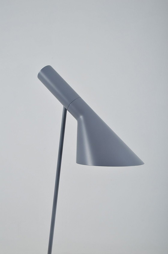 Image 1 of Deense vloerlamp AJ ontworpen door Arne Jacobsen voor Louis Poulsen