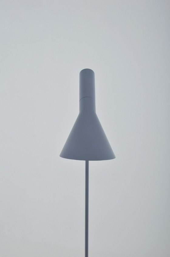 Image 1 of Deense vloerlamp AJ ontworpen door Arne Jacobsen voor Louis Poulsen