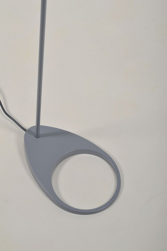 Image 1 of Deense vloerlamp AJ ontworpen door Arne Jacobsen voor Louis Poulsen