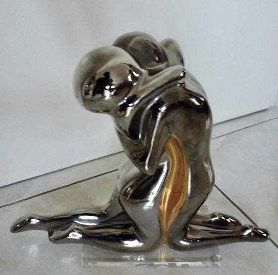 Image 1 of Galos - Omhelzend Liefdesfiguur - 31 Cm - Porselein, Verguld, Platina - 1998