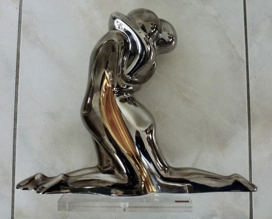 Image 1 of Galos - Omhelzend Liefdesfiguur - 31 Cm - Porselein, Verguld, Platina - 1998