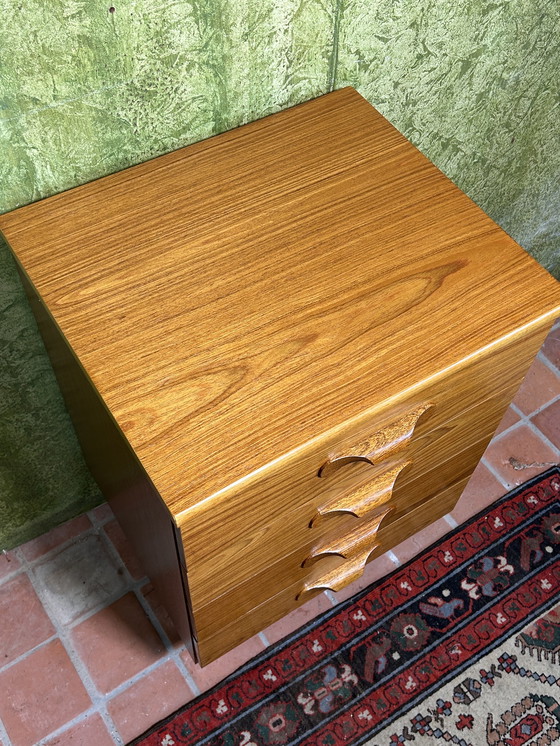 Image 1 of Mid century retro vintage teakhouten ladekast van Austinsuite 1960