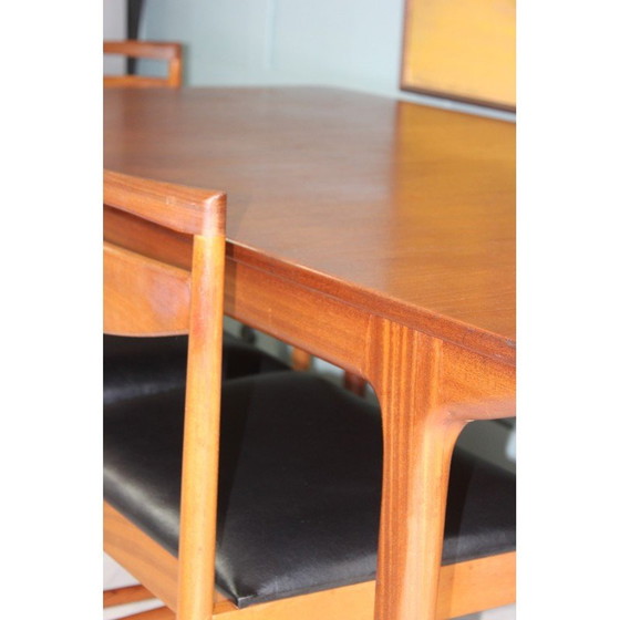 Image 1 of Mid century teakhouten eettafel van Mcintosh