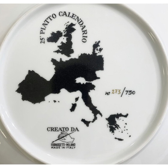 Image 1 of Vintage kalenderporseleinen bord door Piero Fornasetti, 1992