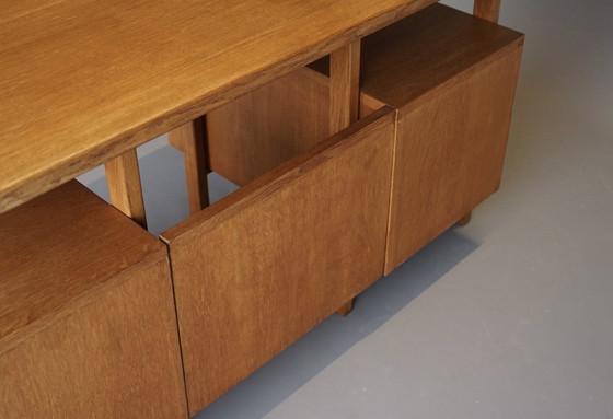 Image 1 of Modernistisch eiken bureau. 1950S