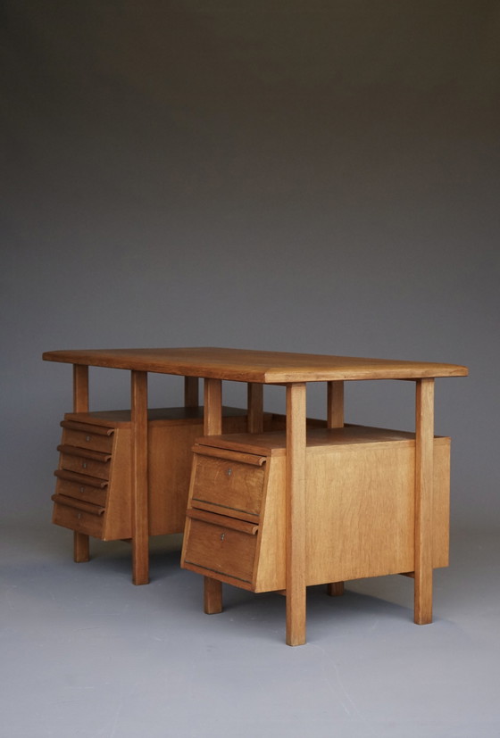 Image 1 of Modernistisch eiken bureau. 1950S