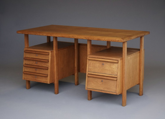 Image 1 of Modernistisch eiken bureau. 1950S