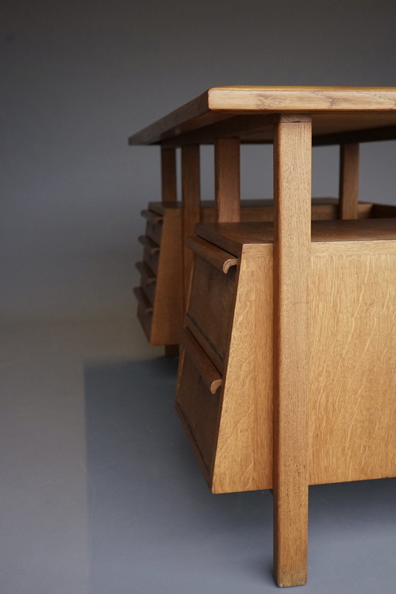 Image 1 of Modernistisch eiken bureau. 1950S