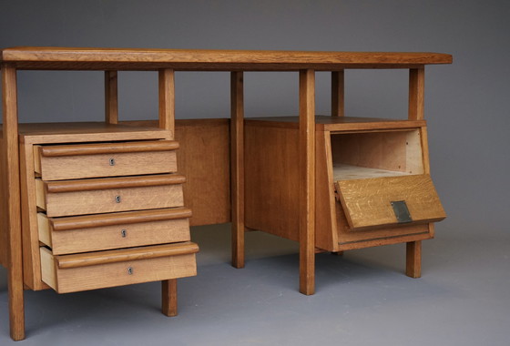 Image 1 of Modernistisch eiken bureau. 1950S