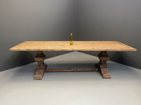 Image 1 of Vintage stevige tafel