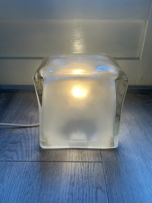 IKEA ‘Iviken Ice Cube’ tafellamp