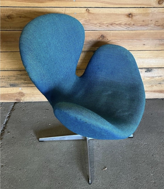 Image 1 of Arne Jacobsen Swan by Fritz Hansen fauteuil