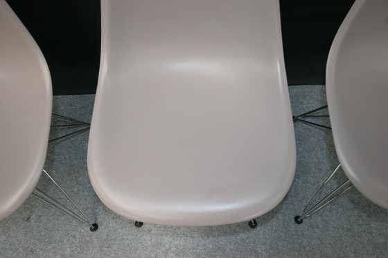 Image 1 of 3x Vitra DSR stoelen