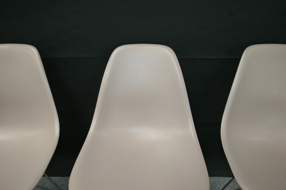 Image 1 of 3x Vitra DSR stoelen