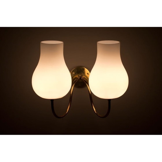 Image 1 of Vintage opaline glas en messing wandlamp, Zweden 1940