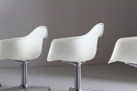 Image 1 of 2 x Vitra Eames DAL stoel