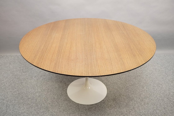 Image 1 of Knoll eettafel van Eero Saarinen