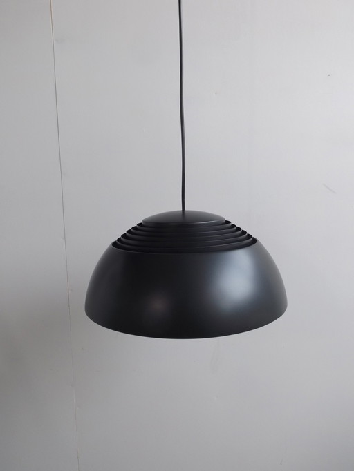 Arne Jacobsen AJ Royal hanglamp Louis Poulsen