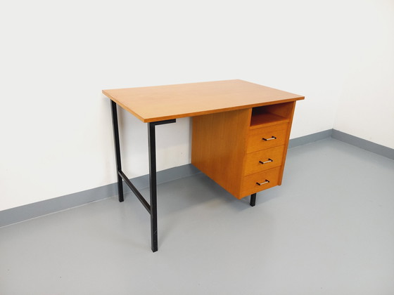 Image 1 of Vintage Modernistisch Eiken en Zwart Metalen Bureau uit de jaren 60