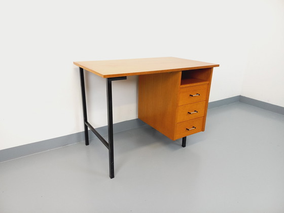 Image 1 of Vintage Modernistisch Eiken en Zwart Metalen Bureau uit de jaren 60