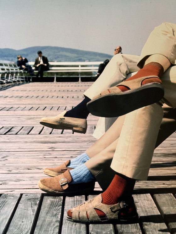 Image 1 of 1X  Shoes On The Deck, 1973 | Vintage Jaren 70 Fotografie