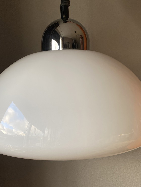 Image 1 of Grote Vintage Hanglamp Met Kunststof Kap En Chromen Details