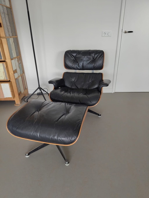 Eames Stoel & Ottoman - Herman Miller