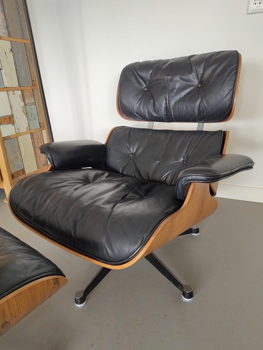 Eames Stoel & Ottoman - Herman Miller