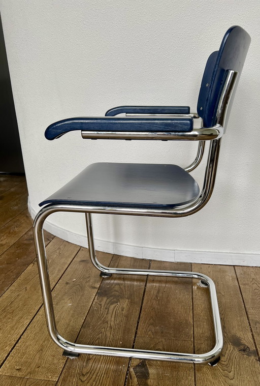 2x Thonet S43F stoelen