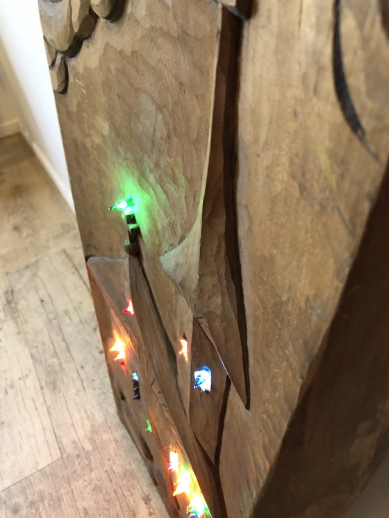 Image 1 of Uniek Vintage 3D Houtsnijwerk - Kerk Met Verlichting - 67 X 33 X 6