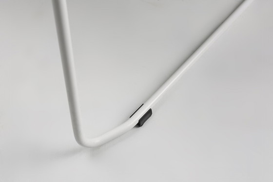Image 1 of Mid Century Witte Stoel Met Metalen Frame En Plastic Zitting, België