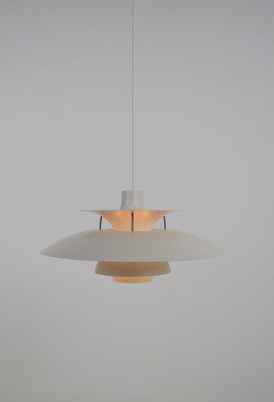 Image 1 of Deense hanglamp 'PH5' door Poul Henningsen voor Louis Poulsen