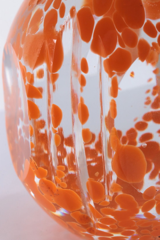 Image 1 of Paperweight met mooie strakke afwerking en prachtig oranje gekleurd.