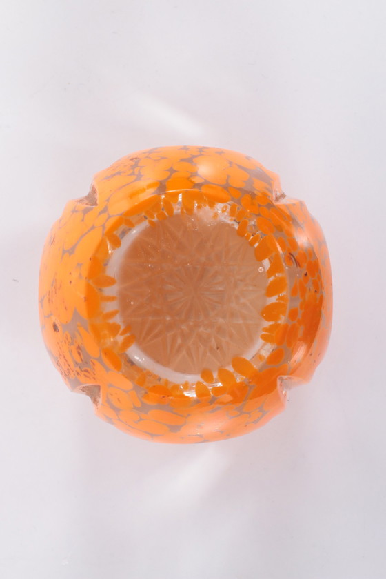 Image 1 of Paperweight met mooie strakke afwerking en prachtig oranje gekleurd.