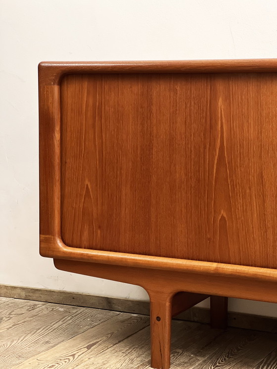 Image 1 of Mid Century Modern Deens dressoir in teak met jaloeziedeuren van Dyrlund, Denemarken