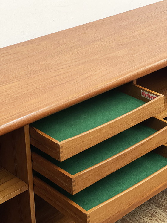 Image 1 of Mid Century Modern Deens dressoir in teak met jaloeziedeuren van Dyrlund, Denemarken